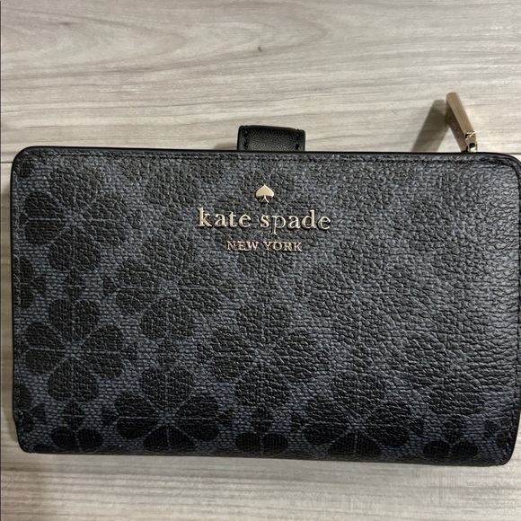Kate spade bag and matching wallet
Brand new without tag - Picture 9 of 12